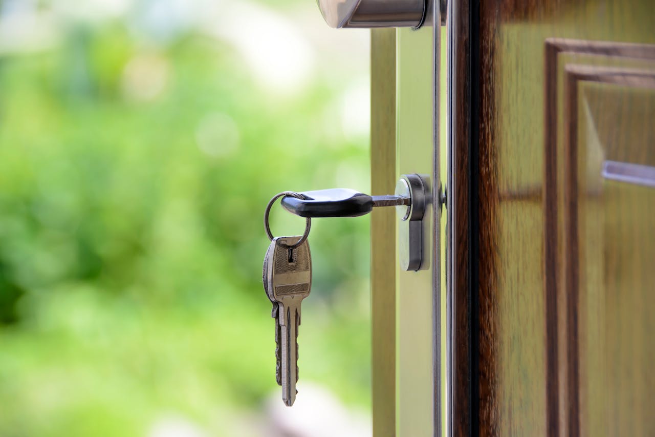Renting to a New Tenant vs. Renewing the Current Tenant